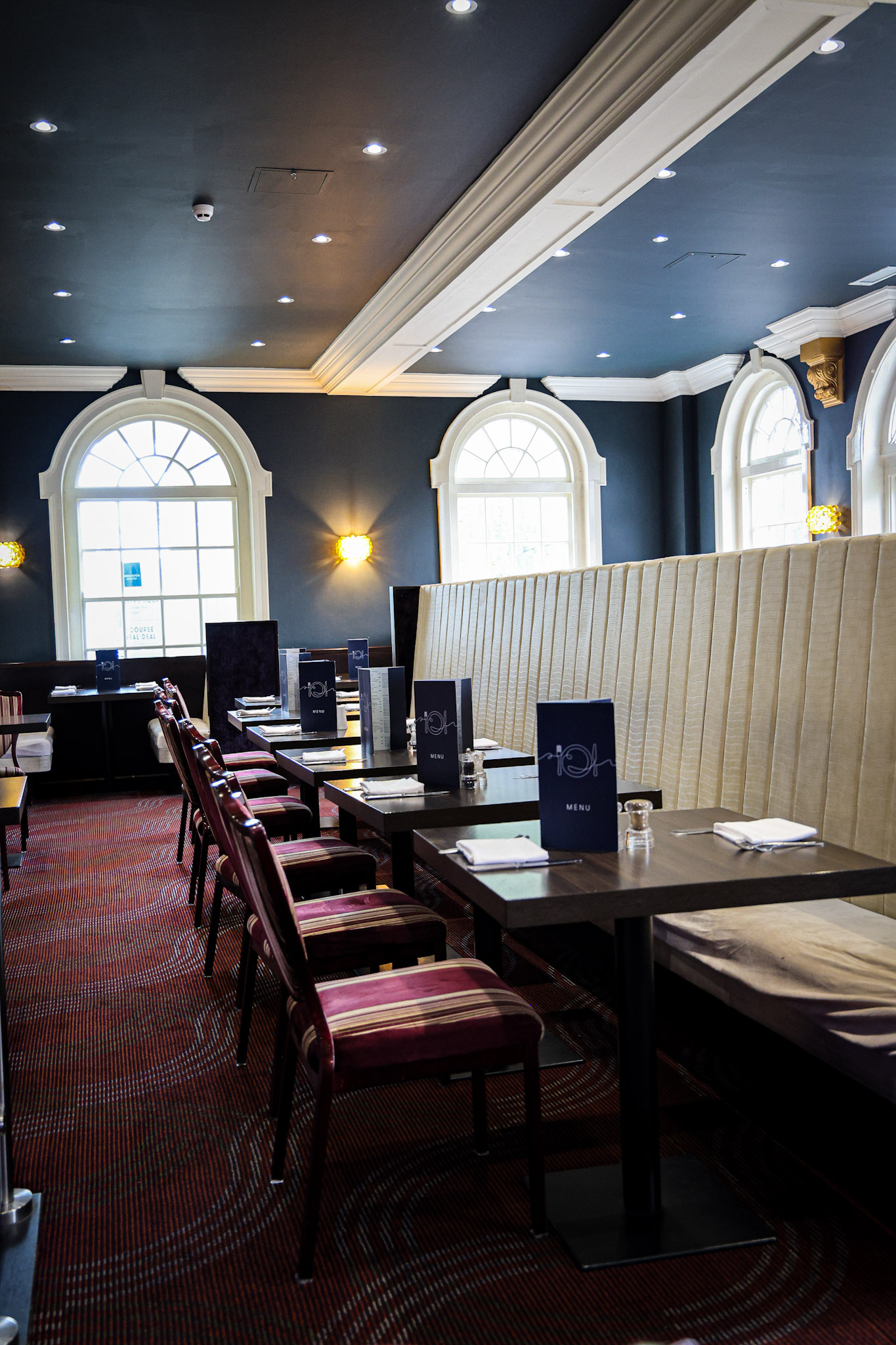 Restaurant & Lounge